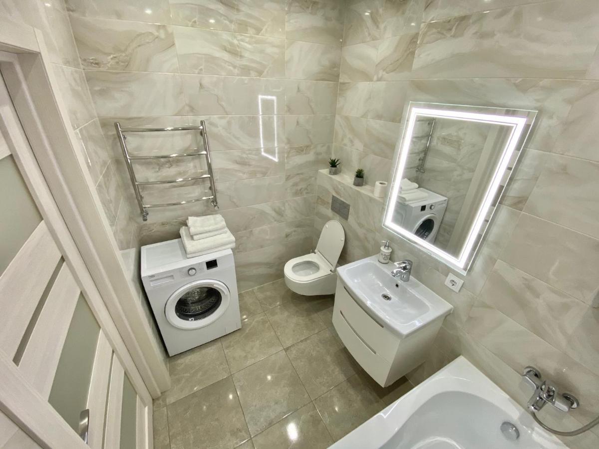 Люкс Апартаменты .Район Автовокзала,В Жк Арена Rivne Exterior photo